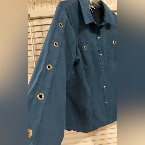 Ladies Size XL Dress Barn Teal Button Down Long Sleeve W/Detail Circles - Picture 3 of 14